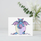 Niedlich Dragon Baby in Crackeier - blau / Lila Postkarte (Stehend Vorderseite)