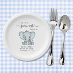 Niedlich Elephant Blue Baby Boy Dusche Pappteller<br><div class="desc">Niedliche Teller für Ihre Babydusche mit "A Sweet Little Peanut Is On Your Way" in sanft grauer Typografie und einem stylischen Drehbuch mit Wimpern und einer pastellblauen Aquarellfarbe eines Babyelefanten. Personalisieren Sie den Namen und das Duschdatum der künftigen Mutter in schlichter grauer Typografie.</div>