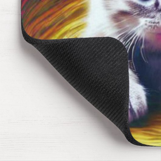 Niedlich erschrecktes Kätzchen im Portal Mousepad (Ecke)