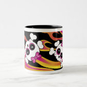 Niedlich Flaming Skulls Zweifarbige Tasse (Mittel)