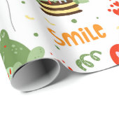 Niedlich Frog Pattern Lächeln Text Happy Birthday  Geschenkpapier (Rolleneckpunkt)