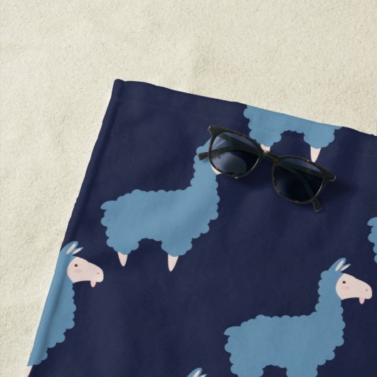Niedlich Funny Blue Llamas mit Initials Strandtuch (Beispiel)