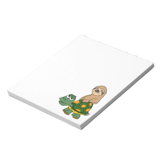 Niedlich Funny Sloth auf Turtle Cartoon Notizblock (Rotiert)
