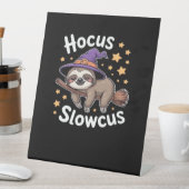 Niedlich Funny Sloth Halloween Essential T - Shirt Sockelschild (In Situ)