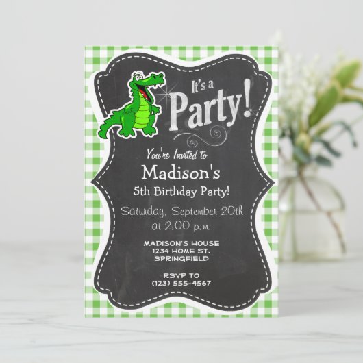 Niedlich Gator; Green Gingham Einladung (Stehend Vorderseite)