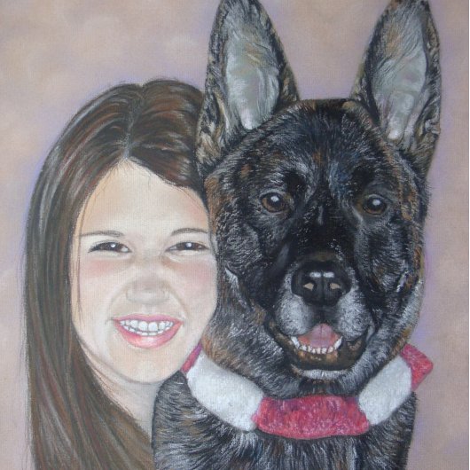 Niedlich geblendet akita kuschelt seinen besten Fr