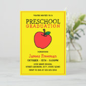 Niedlich-Gelber Kindergarten Abschluss Einladung (Stehend Vorderseite)