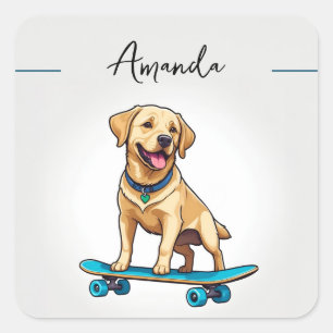 Niedlich-Gelbes Labrador-Welpe auf Skateboard Quadratischer Aufkleber
