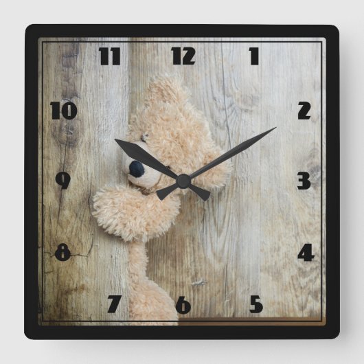 Niedlich gepolsterter Bär Rustikale Holzverkleidun Quadratische Wanduhr (Vorderseite)