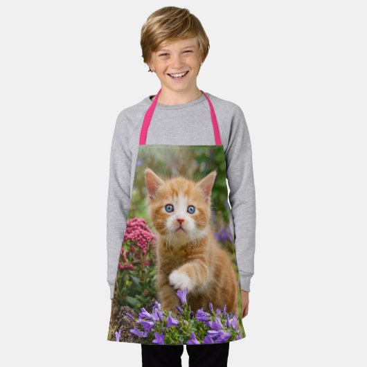 Niedlich Ginger Cat Kitten im Garden Foto Portrait Schürze (Getragen)