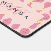 Niedlich Girly Feminine Birne Mit Monogramm Erstge Schreibtischunterlage (Ecke)