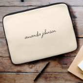 Niedlich Girly Modern Beige Monogram Cursive Full  Laptopschutzhülle