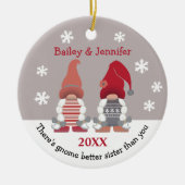 Niedlich Gnome Better Sister Red Pink Grau White Keramik Ornament (Vorne)