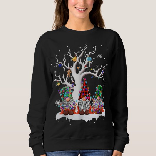 Niedlich Gnome Buffalo Karierte Weihnachtsbaumleuc Sweatshirt (Vorderseite)