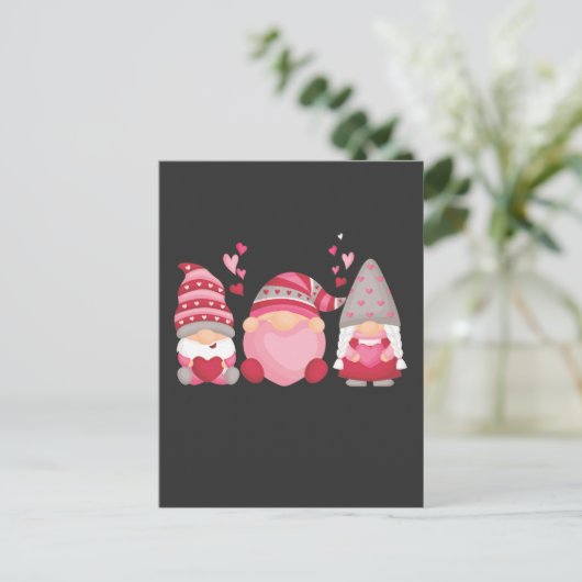 Niedlich Gnome Valentinstag Herz Postkarte (Stehend Vorderseite)
