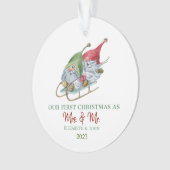 Niedlich Gnomes Sleigh Unser erstes Weihnachtsfest Ornament (Vorderseite)