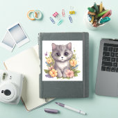Niedlich Grau Kitten mit Frühlingsblumen Aufkleber (iPad Hülle)
