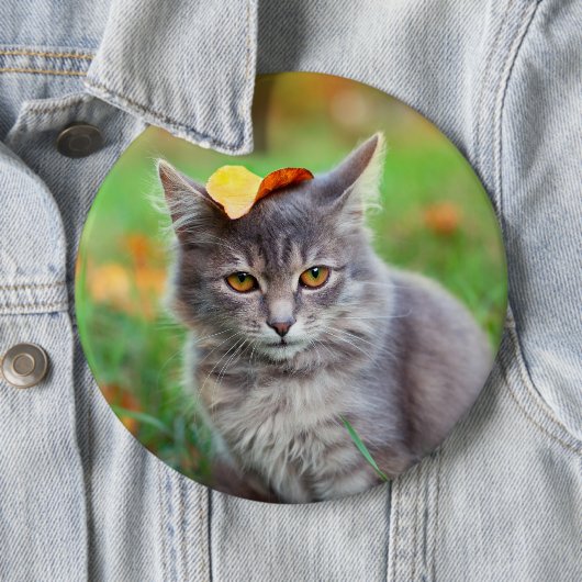 Niedlich Grau Kitty mit Leaf auf Kopf Button (Beispiel)