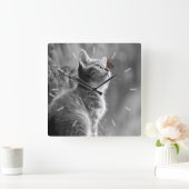 Niedlich Gray Kitten mit Butterfly on Nose Quadratische Wanduhr (Zuhause)