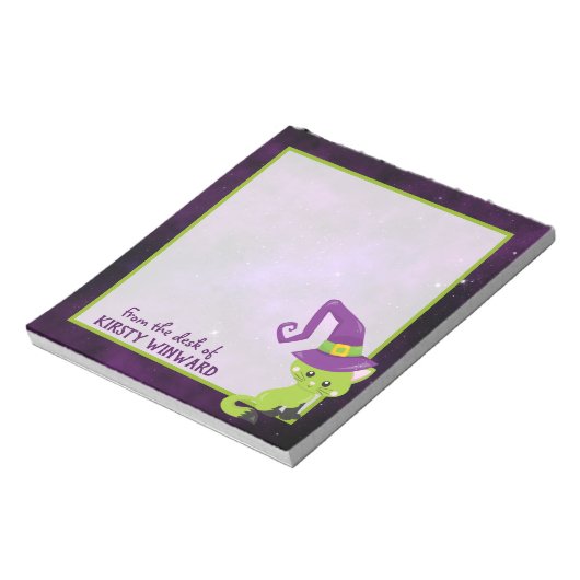 Niedlich-grüne Lila Halloween-Katze Notizblock (Rotiert)