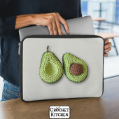 Niedlich-grünes Cogingcore-Crochet-Avocado-Monogra Laptopschutzhülle