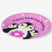 Niedlich Happy Birthday Girl Pinguins Pink Blume Pappteller (Schrägansicht)