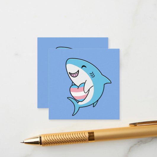 Niedlich Happy Blahaj Blue Shark Holding Trans Hea Begleitkarte (Vorderseite/Rückseite Beispiel)