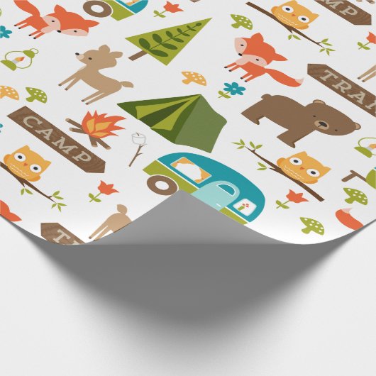 Niedlich Happy Campers Woodland Muster Geschenkpapier (Ecke)