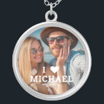 Niedlich I Liebe Herz Foto Paare Personalisierter  Versilberte Kette<br><div class="desc">Niedlich I Liebe Heart Foto Paare Personalisiert Name Necklace zeigt Ihr Lieblings-Foto mit dem Text "I (Liebe Herz) hinzufügen Name" in modernen weißen Schrift. Personalisieren Sie diese, indem Sie den Text in dem dafür vorgesehenen Textfeld bearbeiten und ein eigenes Bild hinzufügen. Perfekte Geschenke für Paare, Freundinnen, Ehefrau, Liebste und mehr...</div>