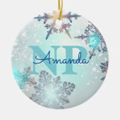 Niedlich Ice Blue Snowflake Personalisierter Name Keramik Ornament (Vorne)