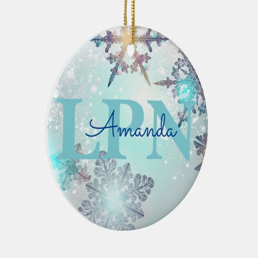 Niedlich Ice Blue Snowflake Personalisierter Name Keramik Ornament (Rechts)