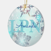 Niedlich Ice Blue Snowflake Personalisierter Name Keramik Ornament (Links)