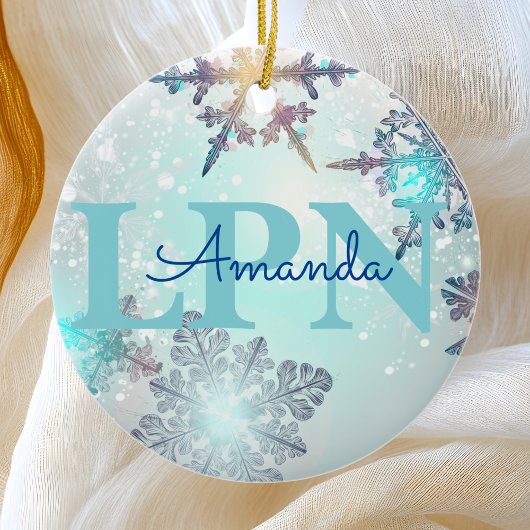 Niedlich Ice Blue Snowflake Personalisierter Name Keramik Ornament