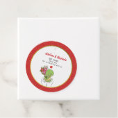 Niedlich ist eine Babynake unterwegs mit einer Red Geschenkanhänger (Beispiel)