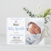 Niedlich ist es ein Junge! Blue Baby Sprinkle Foto Einladung (Stehend Vorderseite)
