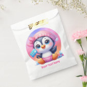 Niedlich ist es eine Babydusche, die sich an einen Geschenktütchen (Versiegelt)