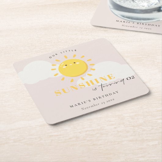 Niedlich ist unser kleiner Sonnenschein, jeden Geb Rechteckiger Pappuntersetzer (angewinkelt)