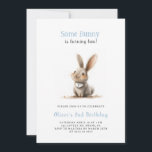 Niedlich Kids Bunny Birthday Party Einladung<br><div class="desc">Diese super niedliche Bunny Birthday Invitation zeigt eine detaillierte Abbildung eines Hasen mit einem Bib um den Hals, der mit der Anzahl der Jahre, die Ihr Kind umgedreht hat, beschriftet werden kann. Es ist perfekt für die Geburtstagsparty eines Babys! Bearbeiten Sie es, indem Sie den Namen, das Datum, die Uhrzeit,...</div>