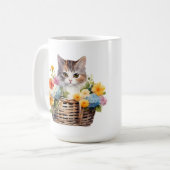 Niedlich Kitten im Korb der Blume Kaffeetasse (Vorderseite Links)