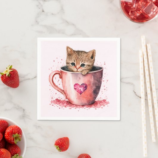 Niedlich Kitten in einem Teacup mit Herz Serviette (Beispiel)