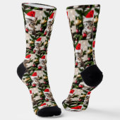 Niedlich Kitten spielt mit der Weihnachtsbaumkatze Socken (Gewinkelt)