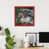 Niedlich Koala Eating Candy Cane Poster (Heimbüro)