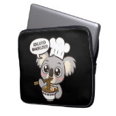 Niedlich Koala genießt Ramen Laptopschutzhülle (Vorderseite Links)