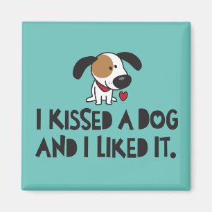 Niedlich küsste ich einen Hund und ich mochte es Magnet