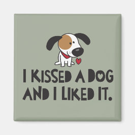 Niedlich küsste ich einen Hund und ich mochte es Magnet