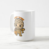 Niedlich lächelnd Mama Kid mit Kürbiscreme Kaffeetasse (Vorderseite Links)