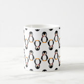Niedlich Lächelnder Pinguin mit Scarf Kaffeetasse (Mittel)