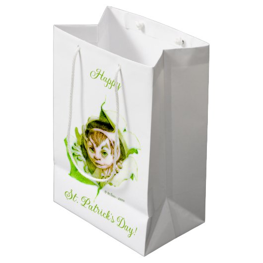 Niedlich Leprechaun St. Patrick's Day Mittlere Geschenktüte (Vorderseite Schrägansicht)