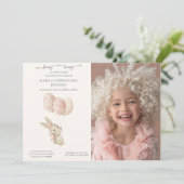 Niedlich Light Pink Baby Bunny Osterfest Einladung (Stehend Vorderseite)