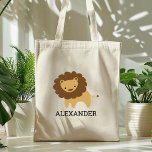 Niedlich Lion Kids Personalisiert Tragetasche<br><div class="desc">Diese Kindertote-Tasche für Tierliebhaber zeigt eine niedliche Abbildung eines Löwen. Personalisieren Sie es mit dem Namen Ihres Kindes in schwarzen Buchstaben. Macht eine tolle Büchertasche für Jungen oder Mädchen!</div>